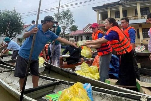 Nhiều hoạt động ấm tình người trong mưa lũ của tuổi trẻ Quảng Trị