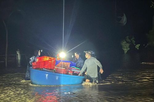 Nước lũ dâng ngập hơn 2m ở Đắk Lắk