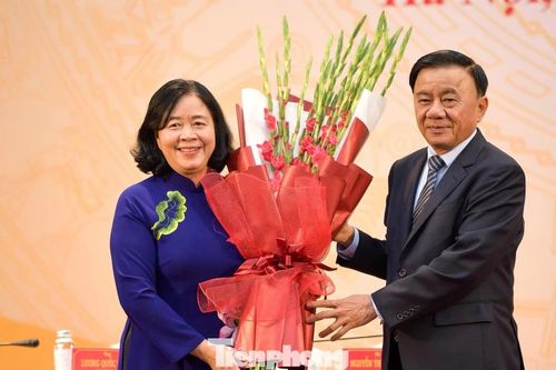 Bà Bùi Thị Minh Hoài giữ chức Chủ tịch Ủy ban Trung ương Mặt trận Tổ quốc Việt Nam