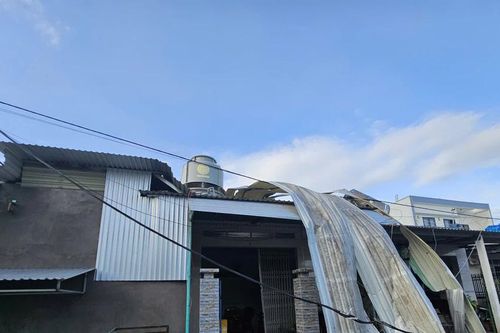 Bão đi qua, nước mắt ở lại