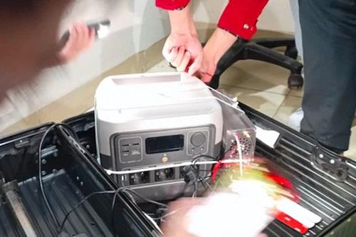Giấu thiết bị BTS giả trong vali để phát tán tin nhắn rác, lừa đảo tại Hà Nội