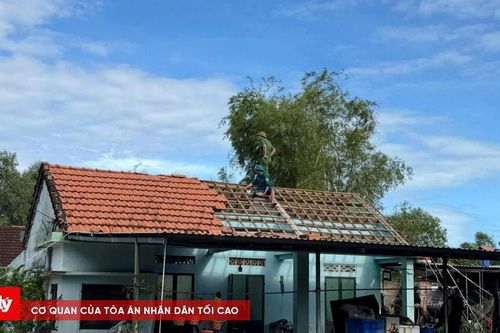 Lốc xoáy trong đêm, gần 30 nhà dân ở Đà Nẵng bị tốc mái