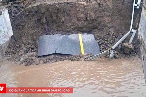 Ảnh hưởng bão số 13: Đường đầu cầu Đắk Pờ Tó bị cuốn trôi 25m, đèo Tô Na có 2 điểm sạt lở