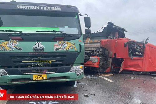 Mưa lớn khiến hai xe tải tông nhau trên cao tốc