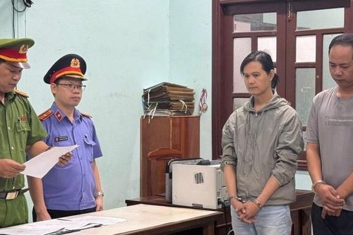 Danh tính 2 đối tượng đánh bất tỉnh tài xế vì bị nhắc nhở ô tô đỗ chắn lối đi
