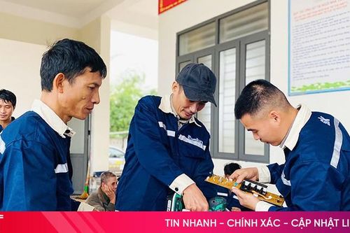 Hỗ trợ người dân sửa chữa thiết bị điện tử, điện lạnh hư hỏng do mưa lũ