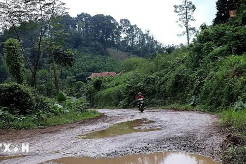 Phú Thọ: Tuyến đường liên xã bị xuống cấp nghiêm trọng