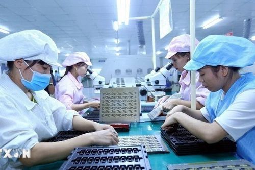 Đột phá thể chế để vượt qua điểm nghẽn và nâng cao năng lực cạnh tranh quốc gia