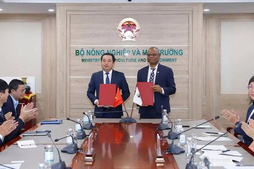 Bộ NN-MT 'bắt tay' cùng WWF cùng bảo tồn, phát triển xanh