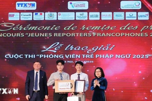 Sinh viên Ngoại thương giành Giải Nhất cuộc thi 'Phóng viên trẻ Pháp ngữ'