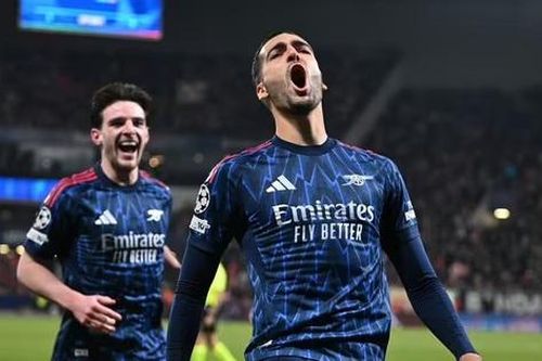 Một cầu thủ Arsenal bất ngờ được so sánh với huyền thoại Ronaldo