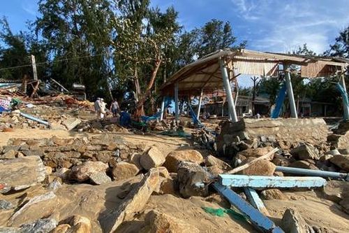 Làng biển Quảng Ngãi sau bão số 13: 'Bao năm tích cóp, giờ trôi sạch trong một đêm'