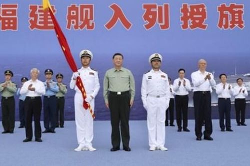 Ông Tập lên tàu sân bay hiện đại nhất của Trung Quốc, bàn giao cho hải quân