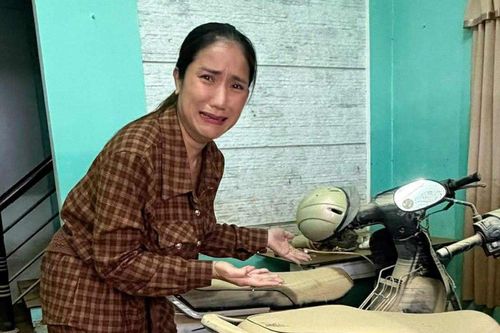 Sao nữ Vbiz nghẹn ngào trước cảnh nhà ngập đầy bùn đất sau 3 đợt lũ liên tiếp ở Huế