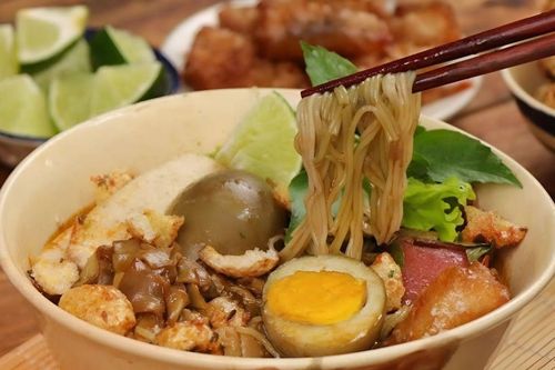 Món ăn có mùi thum thủm, nước dùng đen sì là đặc sản phố núi, ai ăn được là cực ghiền
