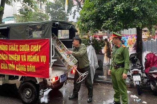 Hà Nội: Công an phường Hoàn Kiếm ra quân lập lại trật tự đô thị