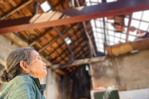Quảng Ngãi: Bão làm tốc mái 61 ngôi nhà, chính quyền nỗ lực khắc phục