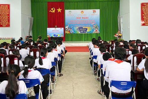 Tuyên truyền pháp luật cho gần 400 học sinh Trường THCS Thuận Yên