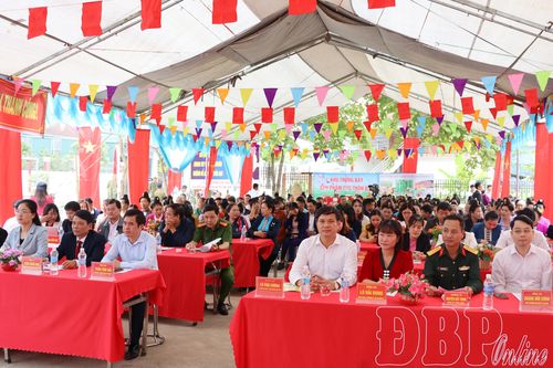 Ngày hội Đại đoàn kết dân tộc bản Sam Mứn