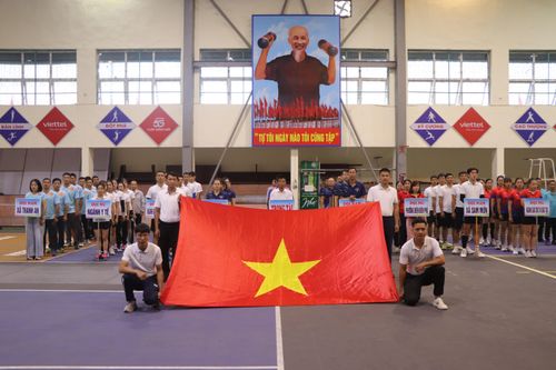 Khởi tranh thi đấu bóng chuyền hơi