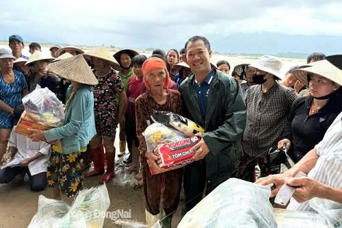 Những chuyến xe cứu trợ nghĩa tình từ Đồng Nai