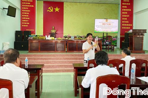 Tập huấn mô hình 'Nông dân Đồng Tháp tái sử dụng rác thải sinh hoạt hữu cơ, phụ phẩm nông nghiệp tạo ra chế phẩm sinh học phục vụ sản xuất'