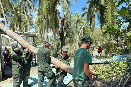 Lực lượng vũ trang tỉnh ra quân khắc phục hậu quả bão số 13