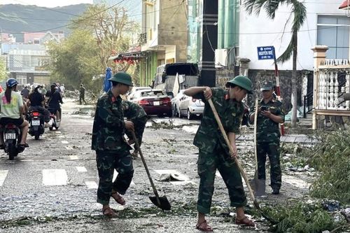 CHÙM ẢNH: Gia Lai khẩn trương ổn định cuộc sống người dân sau bão số 13