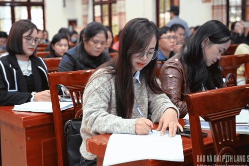 Gần 200 đại biểu được tập huấn, bồi dưỡng sinh hoạt chuyên môn tài liệu giáo dục địa phương cấp tiểu học