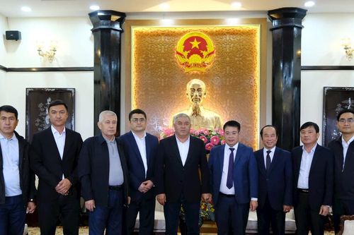 Lâm Đồng và tỉnh Jizzakh (Uzbekistan) tăng cường hợp tác trong lĩnh vực nông nghiệp và tơ lụa
