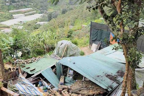 Sạt lở taluy làm sập một phần nhà dân ở Xuân Hương - Đà Lạt
