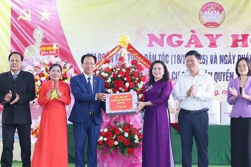 Phó Trưởng Đoàn ĐBQH tỉnh Đặng Bích Ngọc dự Ngày hội Đại đoàn kết khu dân cư số 10 Dân Quyền