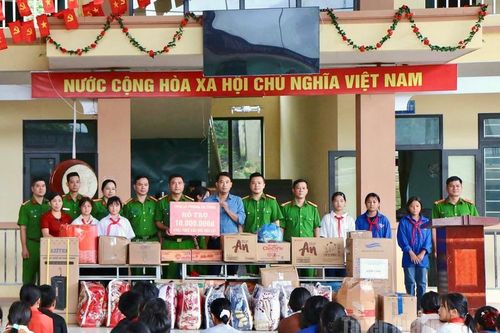 Sôi nổi thi đua chào mừng ngày hội lớn của tuổi trẻ