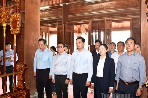 Đoàn công tác Đảng ủy các Cơ quan Đảng Trung ương về nguồn tại Tân Trào