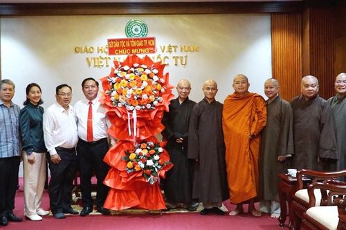 Lãnh đạo Sở Dân tộc và Tôn giáo TP.HCM chúc mừng Ban Trị sự TP.HCM nhân 44 năm ngày thành lập GHPGVN
