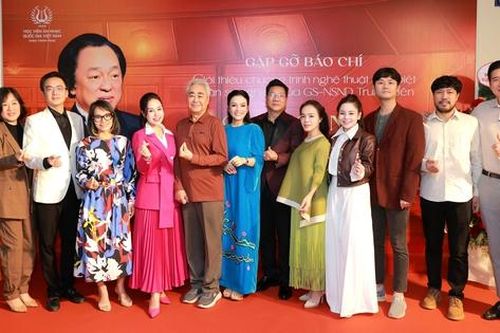 Các thế hệ học trò tri ân NSND Trung Kiên trong đêm nhạc 'Lời ca còn mãi'