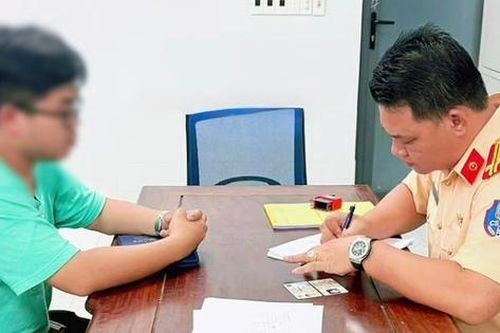Xử phạt tài xế xe khách vượt phải trên quốc lộ 13 qua Đồng Nai sau phản ánh của người dân