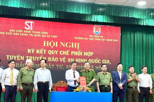 Ký kết Quy chế phối hợp về tuyên truyền bảo vệ an ninh quốc gia, bảo đảm trật tự, an toàn xã hội