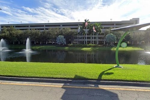 Bang Florida xem xét đổi tên sân bay để vinh danh ông Trump