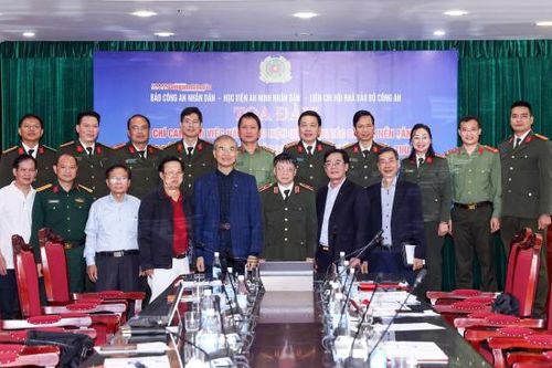 Chia sẻ kinh nghiệm tuyên truyền bảo vệ nền tảng tư tưởng của Đảng, đấu tranh phản bác quan điểm sai trái, thù địch