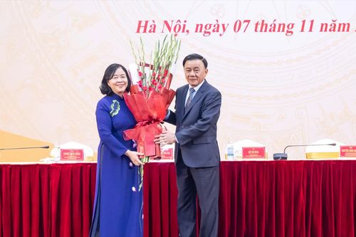 Đồng chí Bùi Thị Minh Hoài làm Chủ tịch Ủy ban Trung ương MTTQ Việt Nam
