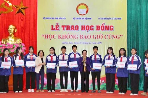 Hội Khuyến học Việt Nam trao 250 suất học bổng 'Học không bao giờ cùng' tại Hưng Yên