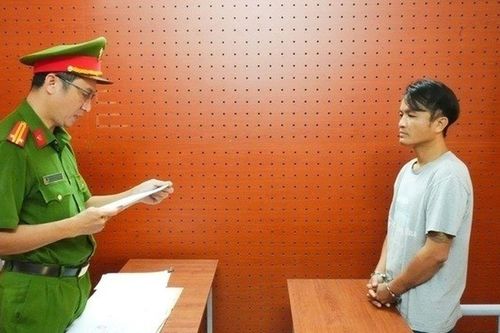 Khởi tố Châu Hoàng Hương, đối tượng chống đối, chửi bới công an khi bị yêu cầu đo nồng độ cồn