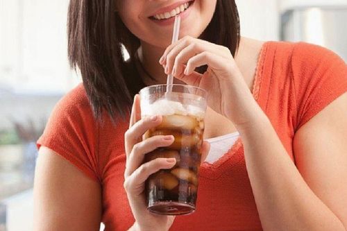 2 loại nước uống quen thuộc giới trẻ rất thích, âm thầm phá hủy sức khỏe: Thèm đến mấy cũng nên bỏ ngay kẻo hối hận không kịp