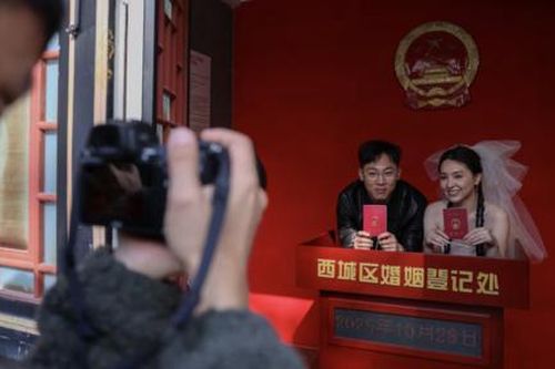 Trung Quốc cho đăng ký kết hôn ở bất kỳ đâu trong nước để tăng tỷ lệ kết hôn