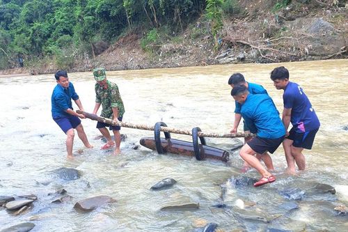 Đánh cá trên sông, phát hiện quả bom nặng 250kg