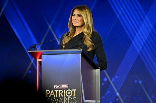 Đệ nhất phu nhân Mỹ Melania Trump nhận giải 'Người yêu nước của năm'