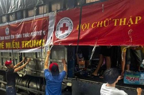 Hội Chữ thập đỏ Việt Nam cứu trợ khẩn cấp người dân 6 tỉnh miền Trung bị thiệt hại do mưa lũ