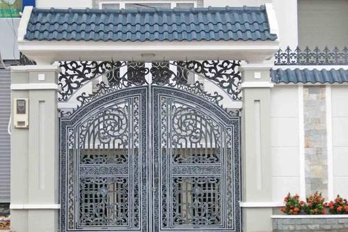 Làm cổng nhà theo tuổi để đón tài lộc may mắn cho gia đình