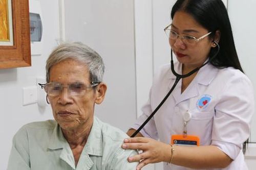 'Đơn thuốc AI' và hiểm họa sức khỏe (2): Tin tưởng tuyệt đối vào AI là vô trách nhiệm với mạng sống chính mình
